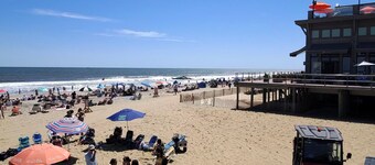 2-bedroom apartment in Long Branch 1 block to Pier Village and the beach