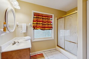 Hair dryer, towels - Cozy home with grill, amazing views, close to skiing - dog friendly! (Beech Mountain)