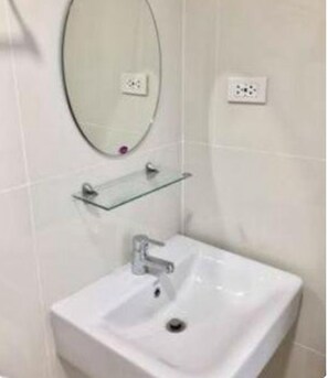 Bathroom - Avenir Condominium near Waterfront Hotel Casino (Cebu City)