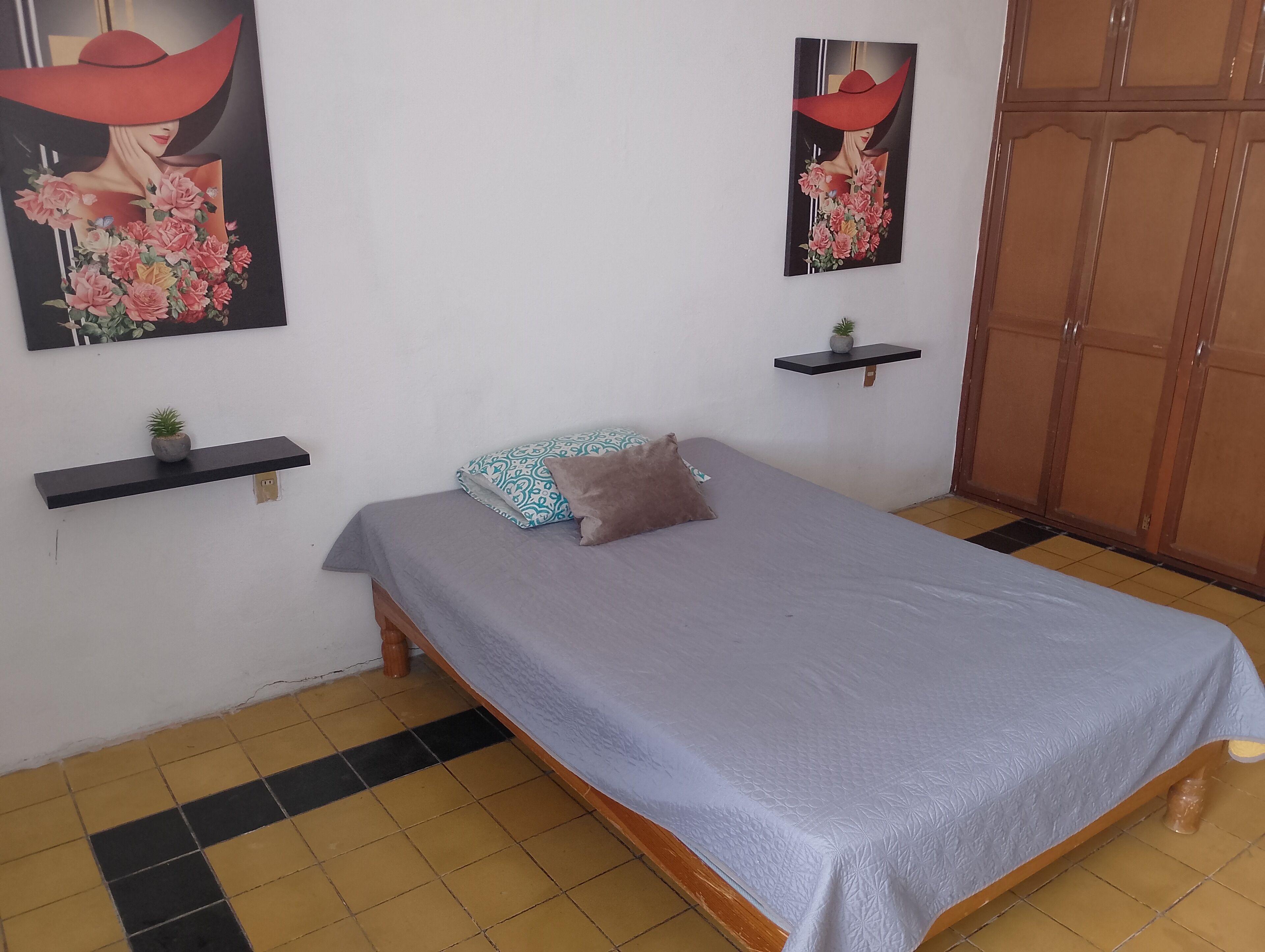 1 quarto, acesso à internet, roupa de cama