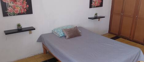 1 camera, accesso a Internet, lenzuola