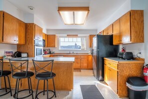 冰箱、微波炉、烤箱、洗碗机