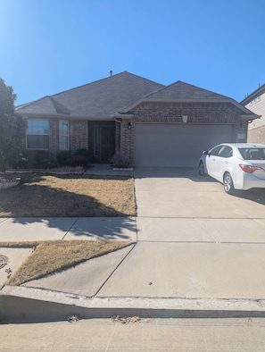 Exterior - Charming four bedroom two bath in Little Elm,TX (Little Elm)