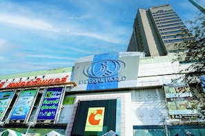 Shopping mall - Enrich Grand Hotel (Bangkok)