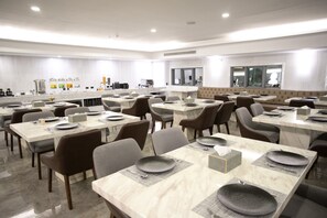 Daily buffet breakfast for a fee - Enrich Grand Hotel (Bangkok)