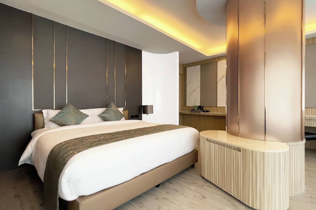 Bureau, espace de travail pour ordinateur portable, rideaux occultants