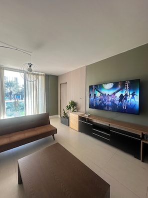 Smart TV - Modern & cozy apartment beachfront (Sunny Isles Beach)