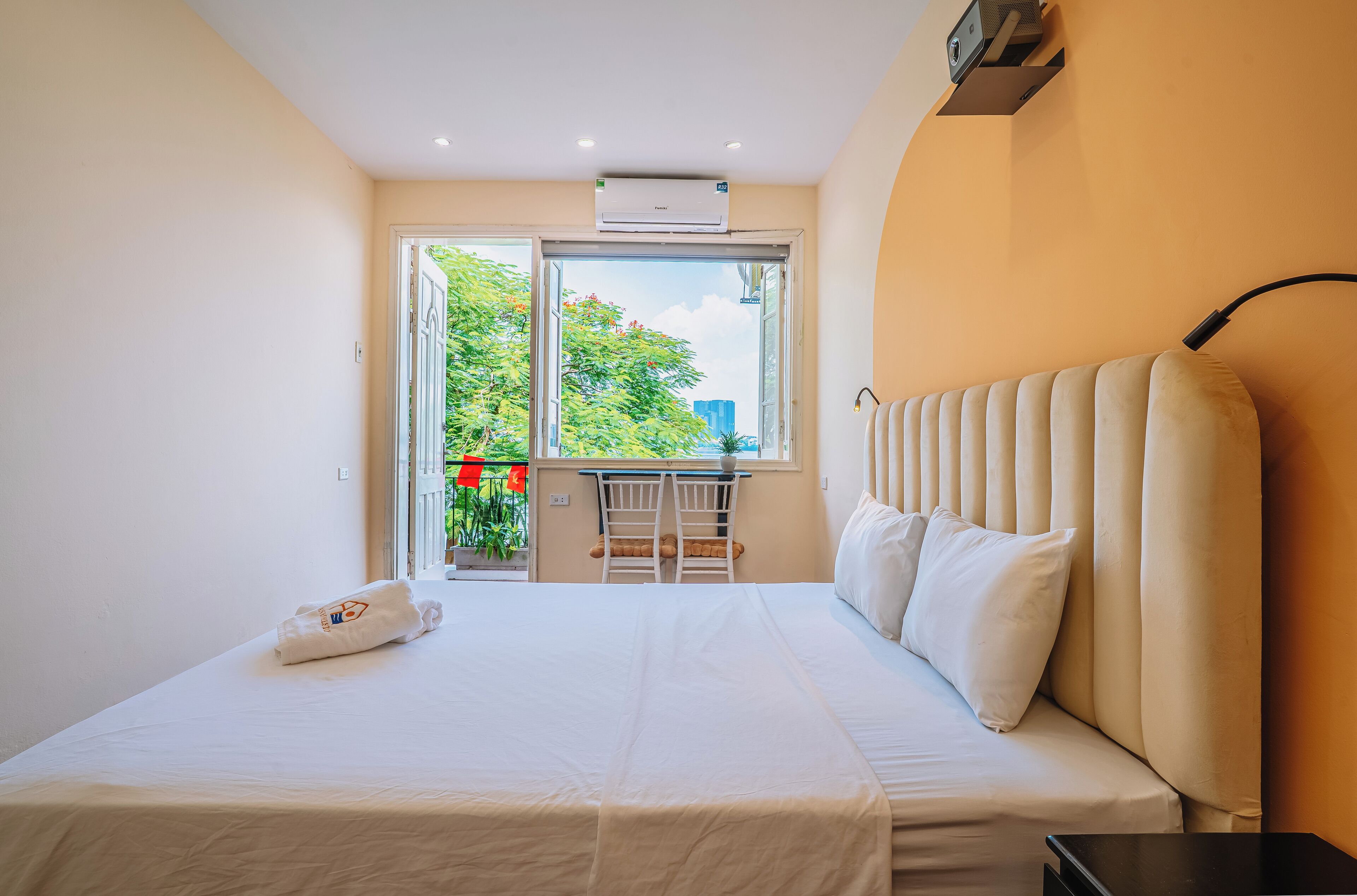 Superior Double Room, Kitchen, Lake View | Desk, free WiFi