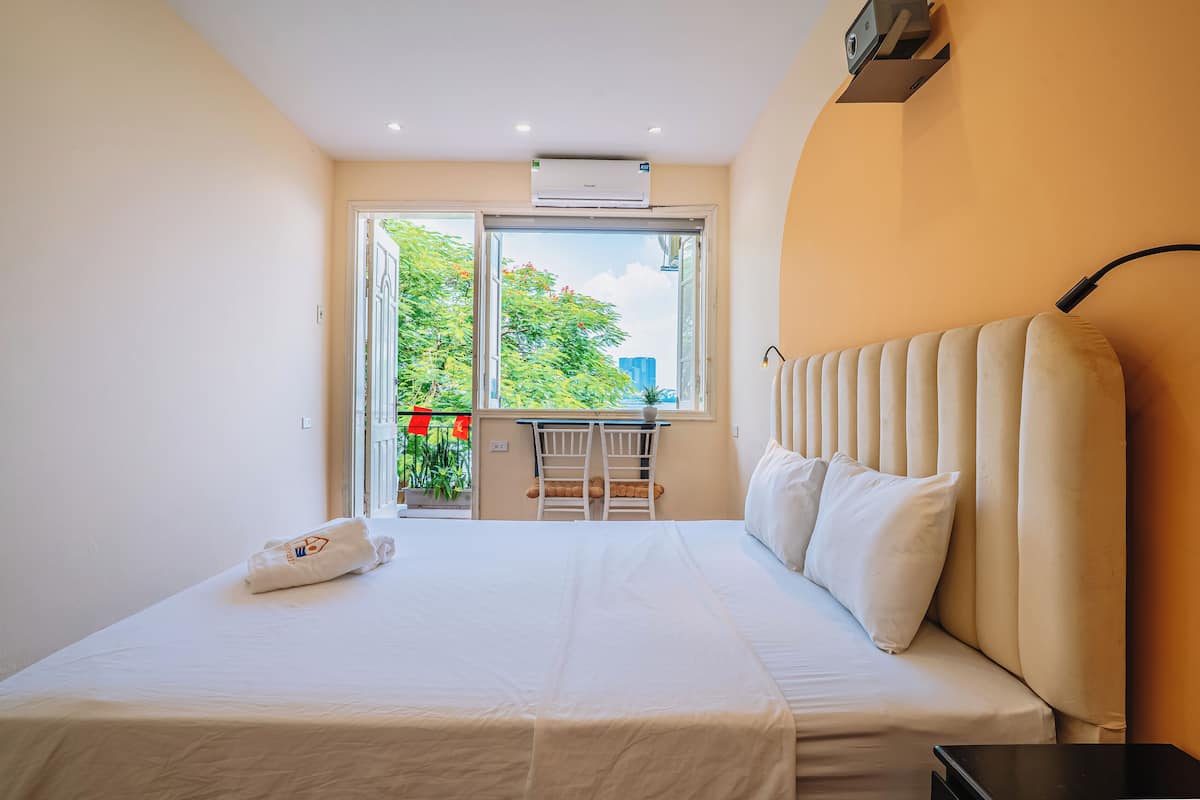 Superior Double Room, Kitchen, Lake View | Desk, free WiFi