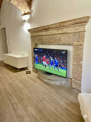 Smart TV 65 pulgadas con canales de televisión digitales