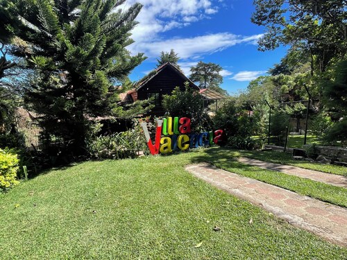 Villa Valencia Apaneca 2-bedroom cabin in Apaneca with internet and hot water