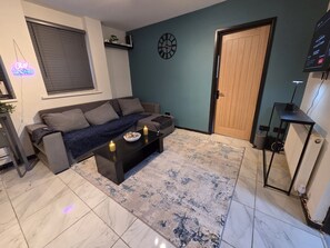 Living area - Modern City Centre Apartment | Balcony & Free Parking (Birmingham)