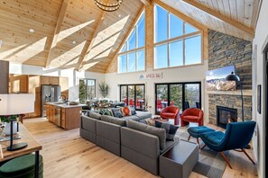 TV, fireplace - Deer Hill- Luxe Mountain Chalet Near Sunday River (Newry)