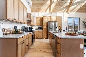 Fridge, microwave, oven, stovetop - Deer Hill- Luxe Mountain Chalet Near Sunday River (Newry)