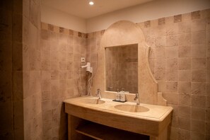 Hårtørrer, håndklæder