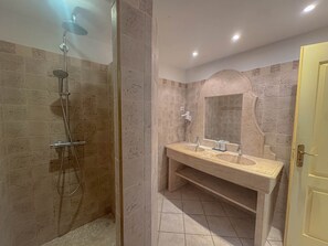 Hair dryer, towels - Family Suite Duplex Terrace (CASENEUVE)