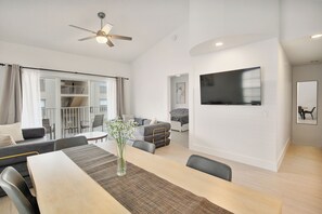 Interior - 2-bedroom luxury townhome in Indian Shores with heated pool,walk to beach (Indian Shores)