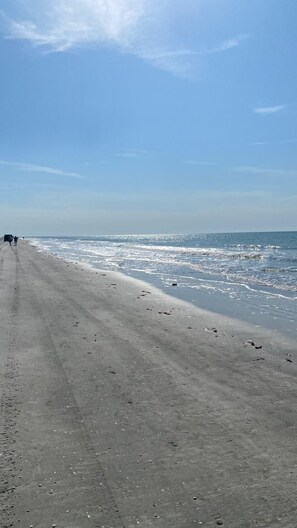 Beach - 2-bedroom townhome in pleasant Indian Shores with pool (Indian Shores)