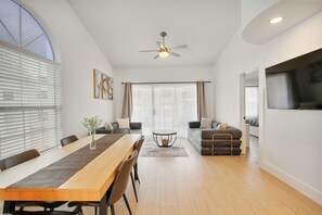Interior - 2-bedroom luxury townhome in Indian Shores with heated pool,walk to beach (Indian Shores)