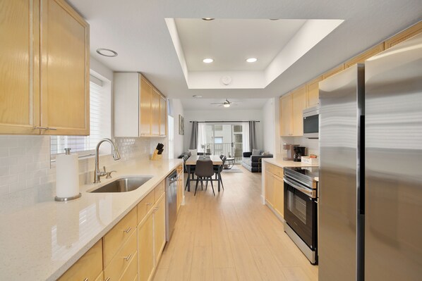 Private kitchen - 2-bedroom townhome in pleasant Indian Shores with pool (Indian Shores)