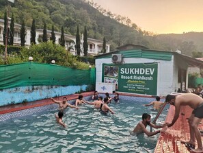 Outdoor pool - Sukhdev Resort Rishikesh (Rishikesh)