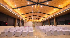 Living area - Hotel Sparrow (Dehradun)