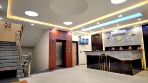 Reception - Hotel Sparrow (Dehradun)
