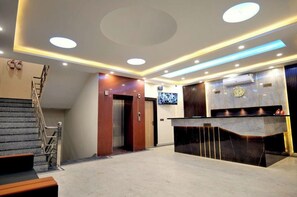 Reception - Hotel Sparrow (Dehradun)