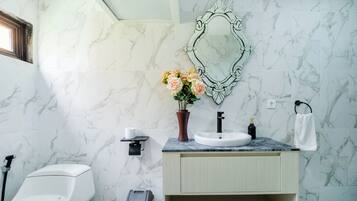 ๋๋ญ์ค๋ฃธ, ์ ์ ์ ๋ง | ์์ค