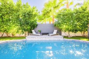 Outdoor pool, a heated pool - Luxury Private Scottsdale Home with Heated Pool, Hot Tub & Fire Pit - Sleeps 12 (Scottsdale)