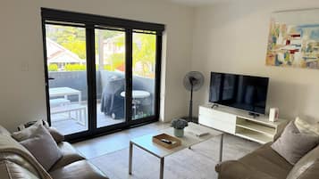 Duplex Deluxe | Vardagsrum | 20-tums smart-tv med digitalkanaler