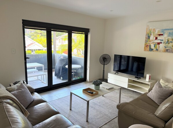 Living area - Manly 3 Bedroom Home - Upper Duplex (Manly)