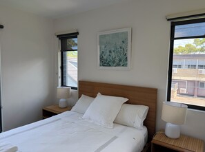 Duplex luxo, 3 quartos | Roupas de cama premium, ferros/tábuas de passar roupa, Wi-Fi de cortesia