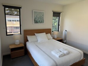 Dupleks Deluks | Seprai premium, setrika/meja setrika, Wi-Fi gratis, dan seprai linen