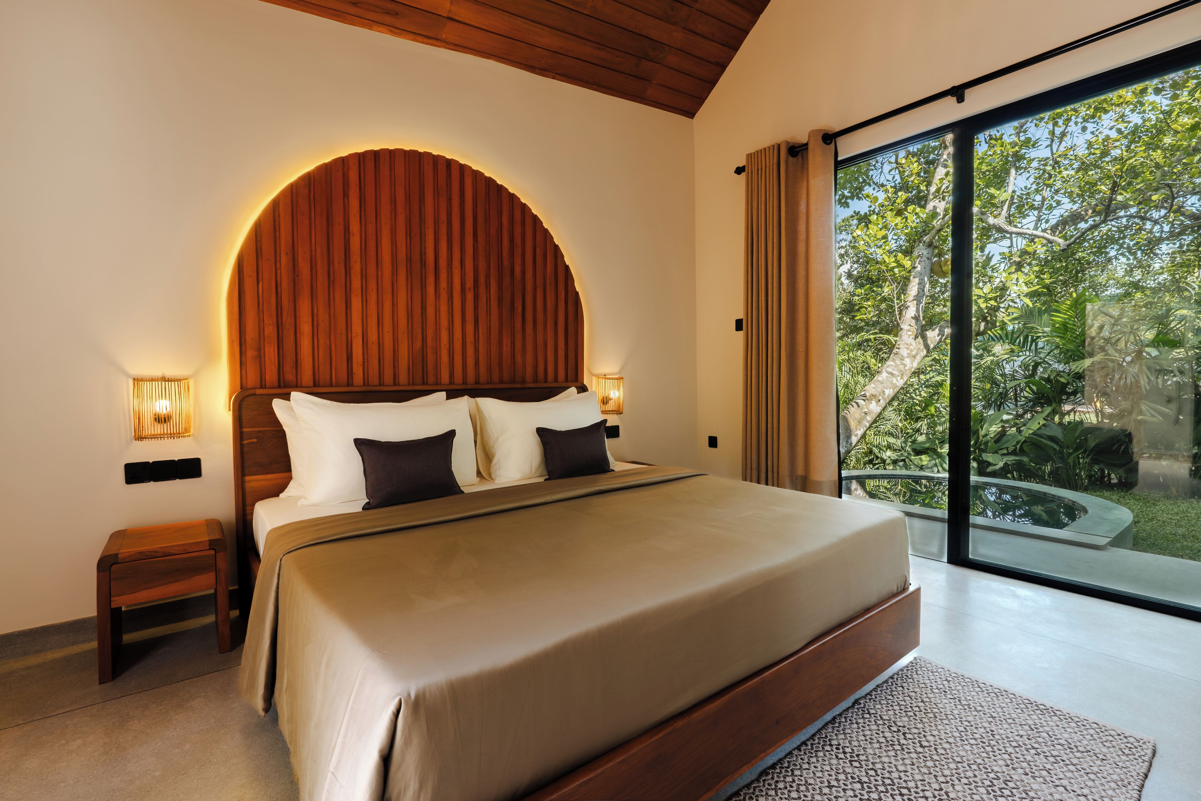 Deluxe Bungalow, Garden View | Desk, laptop workspace, free WiFi