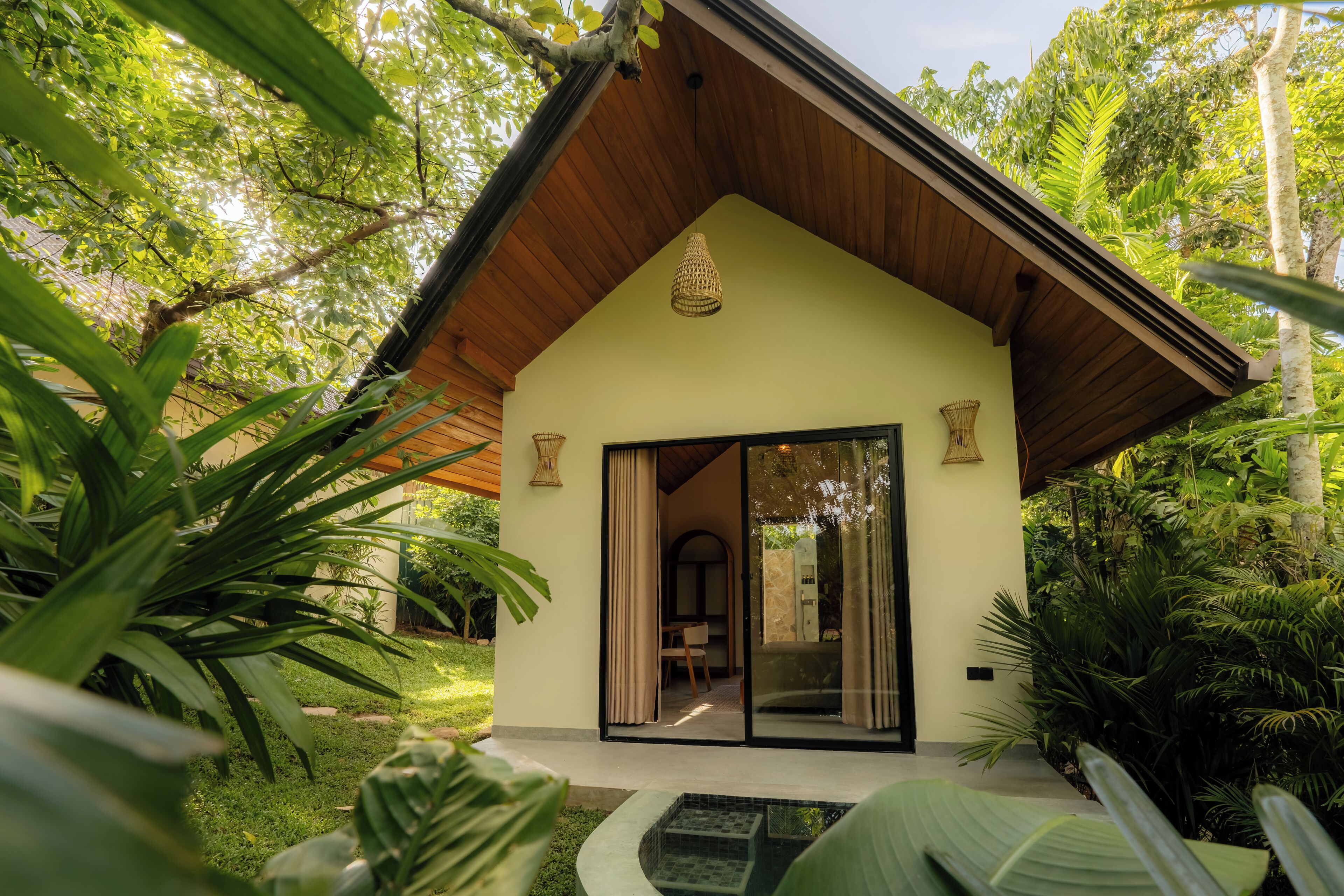 Deluxe Bungalow, Garden View | Desk, laptop workspace, free WiFi