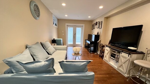Living area - Beautiful 1 bedroom suite close to UBC (Vancouver)