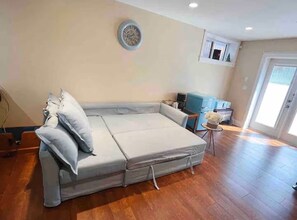 Living area - Beautiful 1 bedroom suite close to UBC (Vancouver)