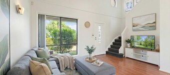 5 Min to Station Modern 2BR Townhouse Parking