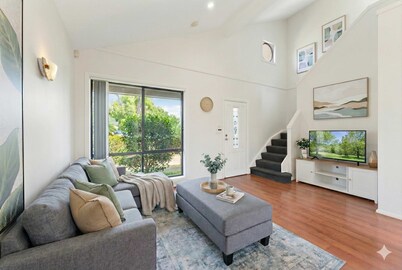 5 Min to Station Modern 2BR Townhouse Parking