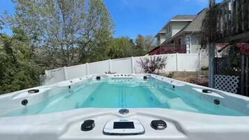 Bain à remous extérieur