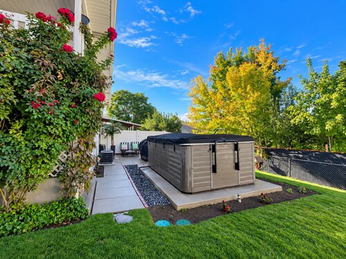 Art City Escape - Luxury Swim Spa & Private Entertainment Retreat