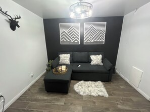 Smart TV, fireplace, books, stereo - Your Getaway Loaded with a Game Room & SwimSpa located in Basement of Twin Home. (Springville)