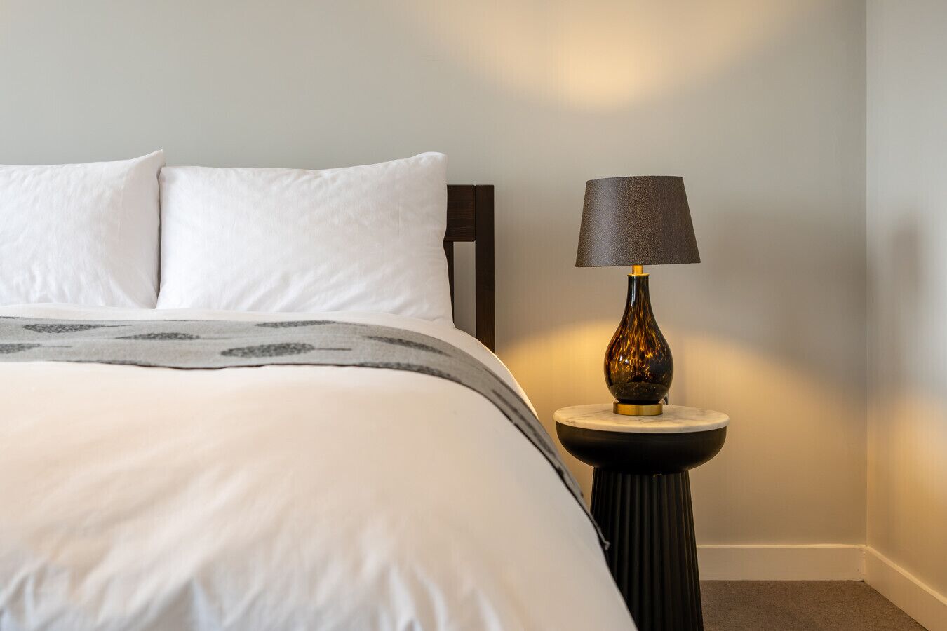 Desk, iron/ironing board, WiFi, bed sheets