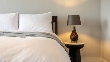 Desk, iron/ironing board, WiFi, bed sheets