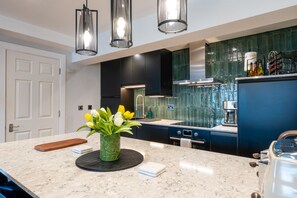 Refrigerador, horno, parrilla de estufa y lavavajillas 