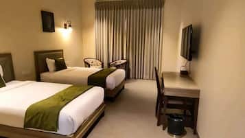 Kamar Ekonomi, balkon, pemandangan kebun | Brankas, meja kerja, ruang kerja ramah laptop, dan Wi-Fi gratis