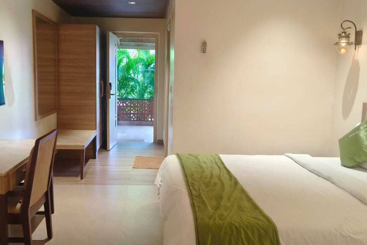 豪華雙人房, 2 張單人床, 露台, 花園景 | 埃及棉床單、高級寢具、房內夾萬、書桌