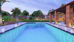 Outdoor pool - Matsya Amazon Resorts  (Veldurti)