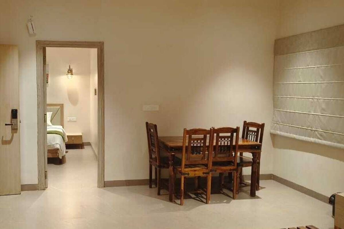 奢華套房, 露台, 花園景 | 埃及棉床單、高級寢具、房內夾萬、書桌
